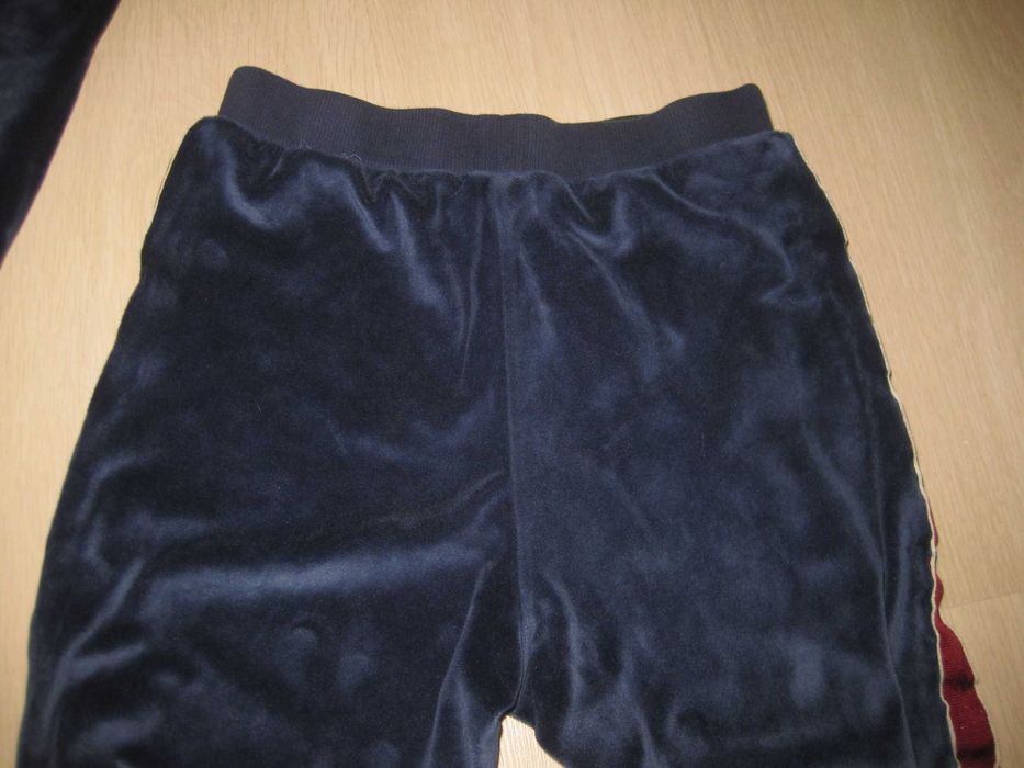 6-7 років, велюровий спортивний костюм синього кольору з лампасами