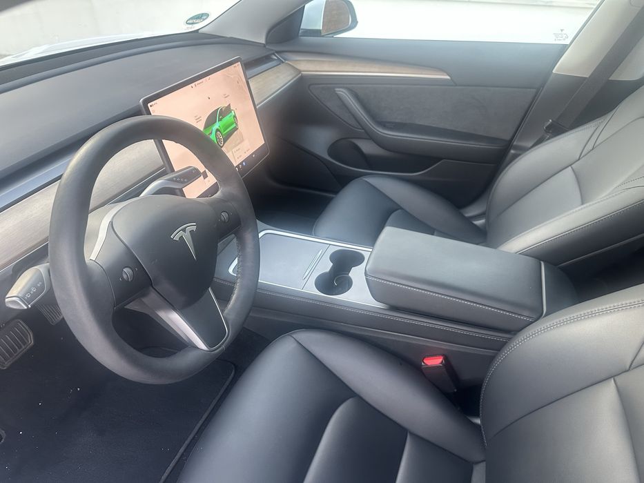 Tesla Model 3 impecavel