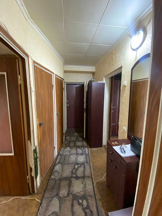 Продаж  3 к.  квартири  Дарницька площа,  Харківське шосе 4/1