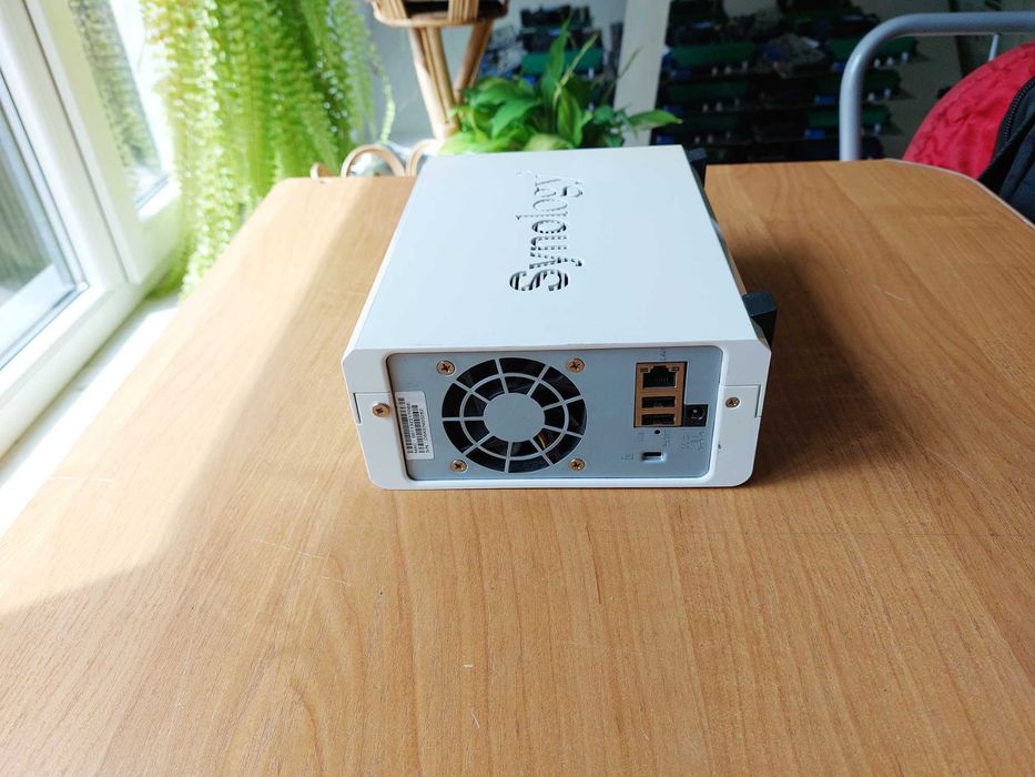 Serwer NAS Synology DS112J (na części)