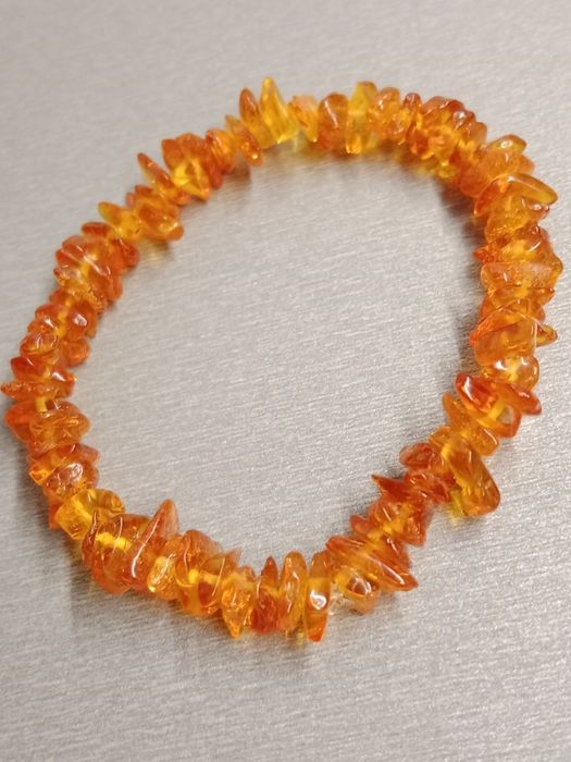 Drobna bransoletka z bursztynu na gumce bursztyn bałtycki bursztynki