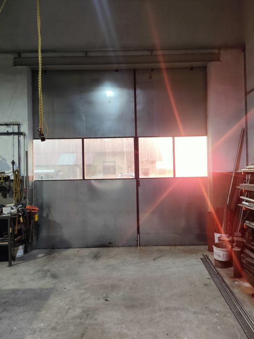 Brama przesuwna podwieszana.