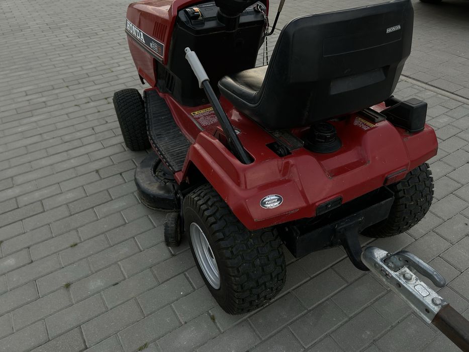 HONDA HT3813 – Traktorek kosiarka 102 cm, dwucylindrowa z przyczepką