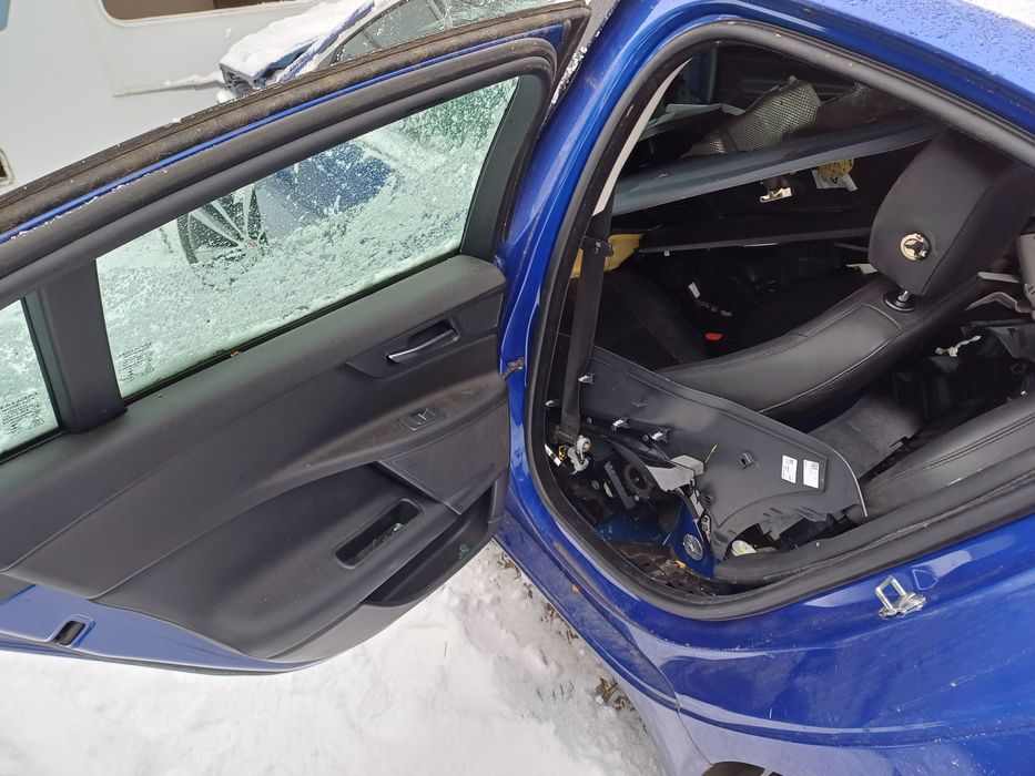 Jaguar XE -nadwozie uszkodzone