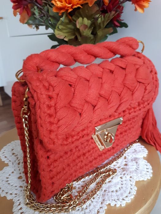 Czerwona torebka handmade z przędzy bawełnianej