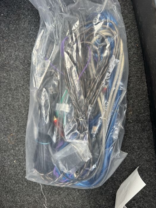 Продам сабвуфер новый