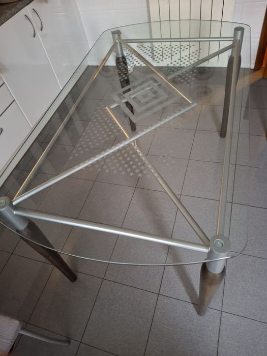 Mesa de vidro para refeição