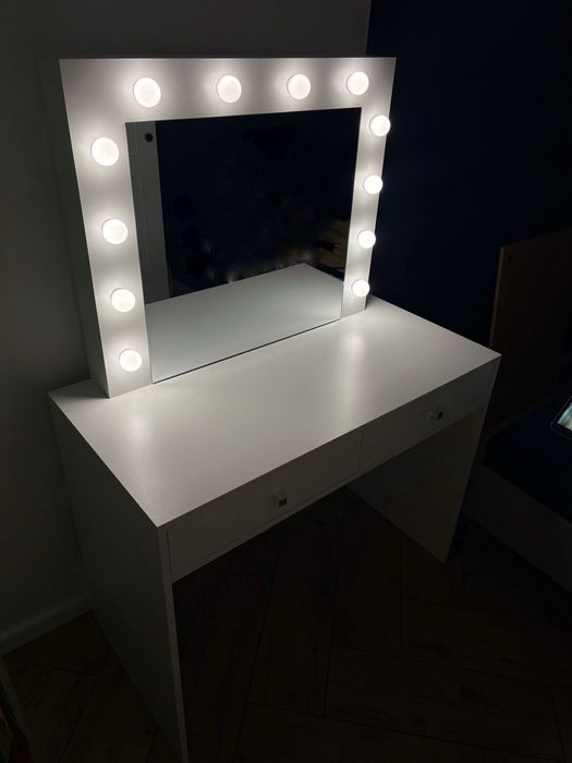 Toaletka ze swiatłami