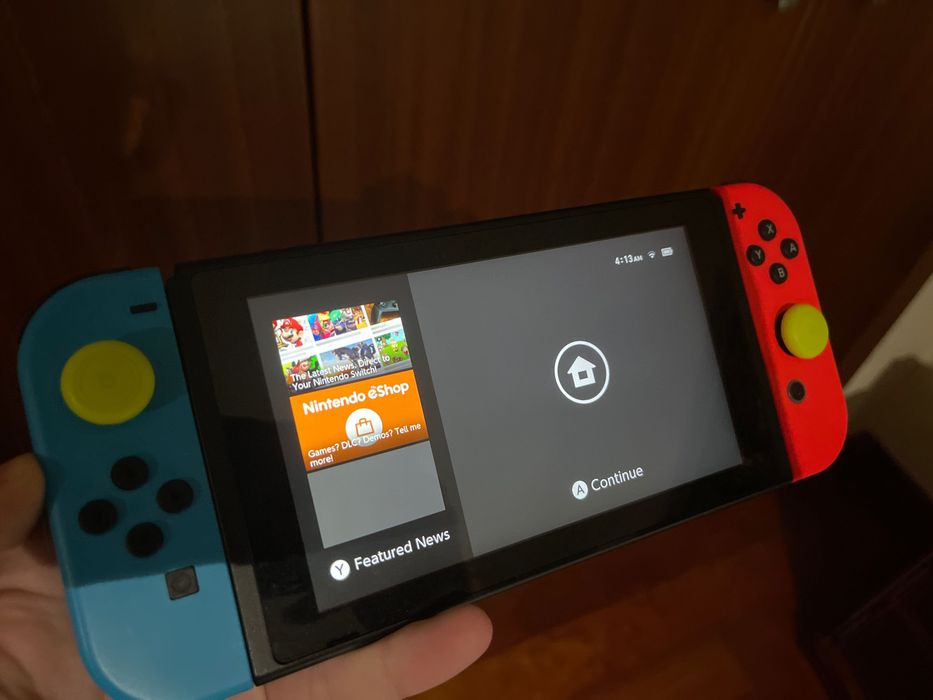 Nintendo switch com suporte para ligação a monitor/tv e capa