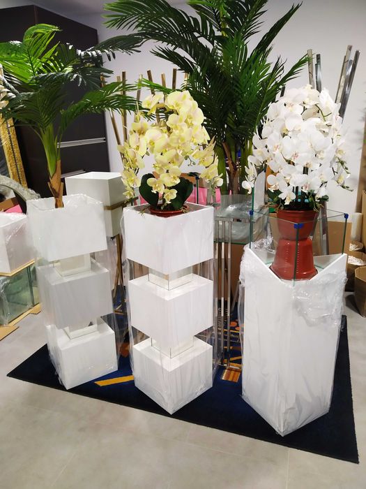 Floreiras decorativas em inox e lacadas entre outros artigos