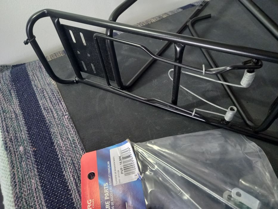 Suporte de bagagem e alforges bicicleta