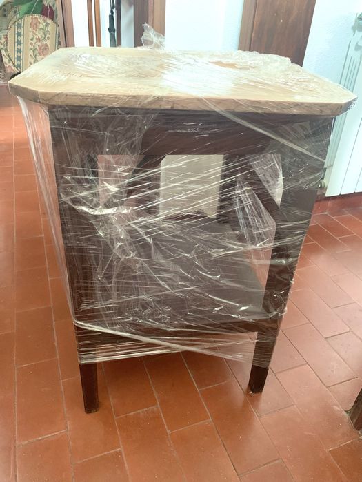 Mesa com tampo em marmore