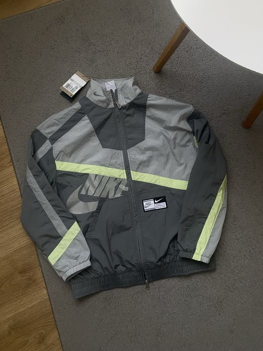 Оригінал! Жіноча вітровка Nike sportswear