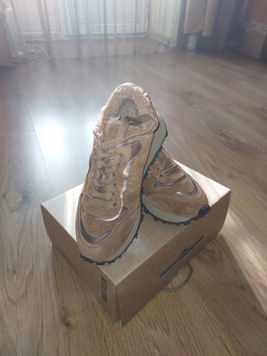 Жіночі кросівки на меху ( безкоштовна доставка )