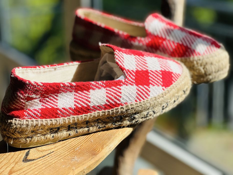 Manebi Philosophy. Espadryle.