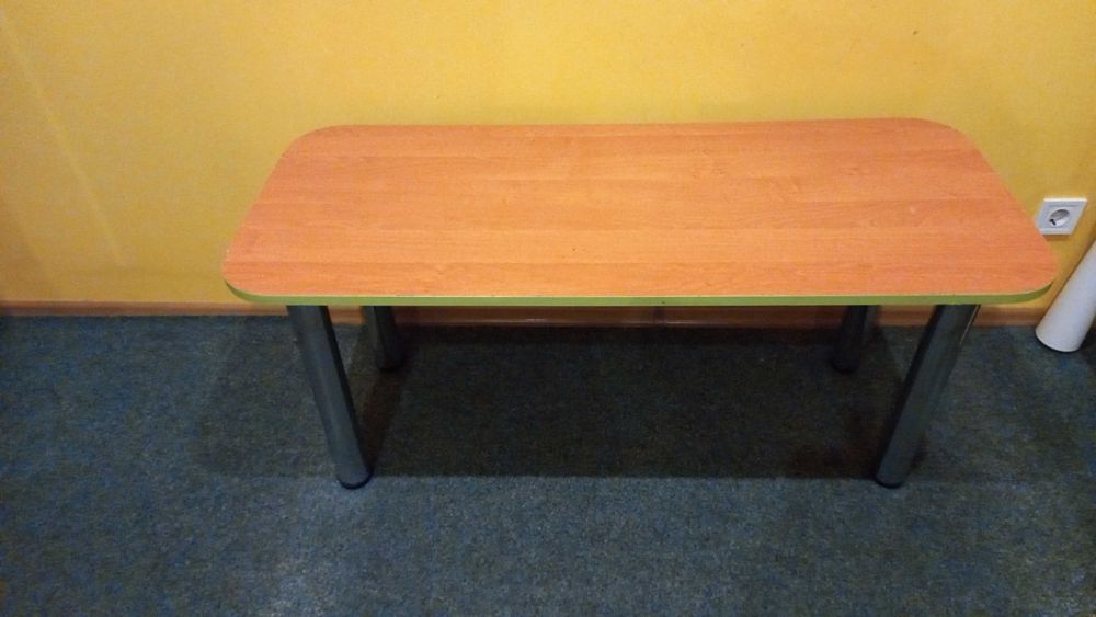 Дитячий столик в гарному стані