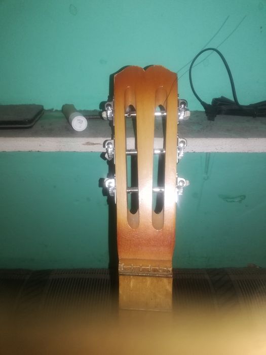 Гитара     обичная     производства        города. Чернигова      .