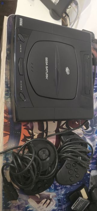 Pack Sega Saturn Modelo 1 (PAL) + 2 Comandos + 7 Jogos + Consola e Comandos Extra p/ Peças