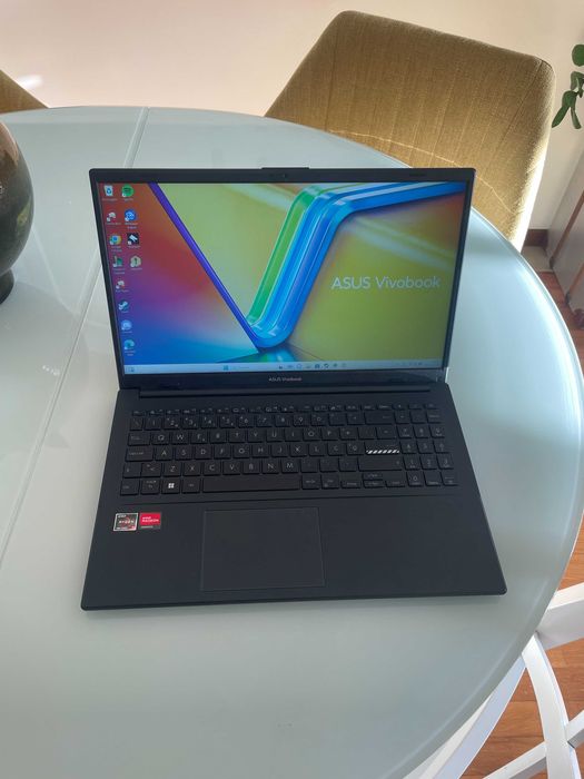 Portátil ASUS E1504FA (garantia de 3 anos) - utilizado apenas 2 vezes