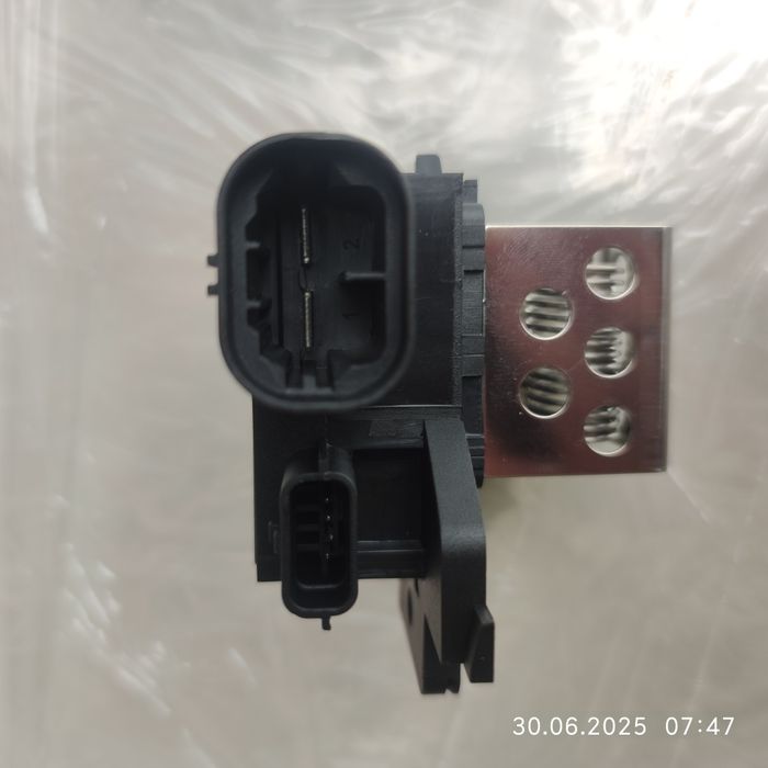 Резистор вентилятора охлаждения двигателя  Renault Megane 4