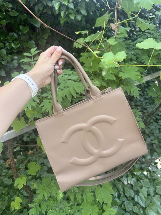 Сумка chanel бежевого кольору