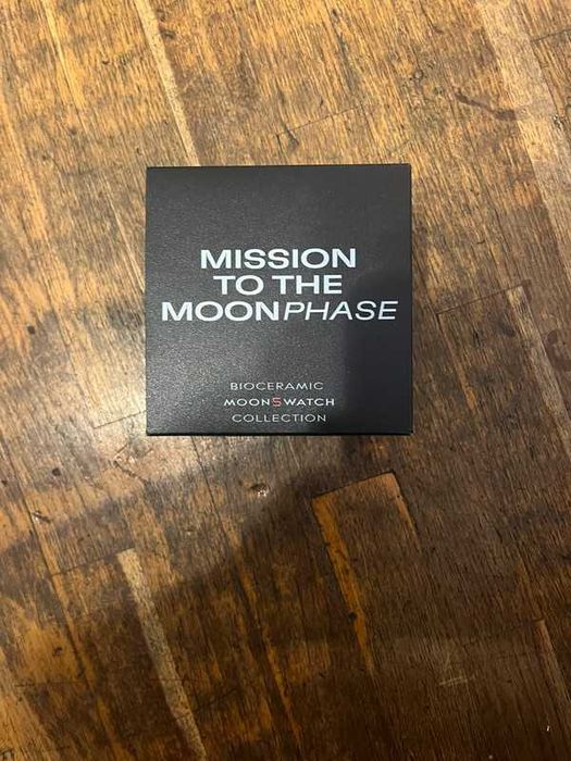 Czarna Faza SO33B700 – Omega Swatch Snoopy Edycja