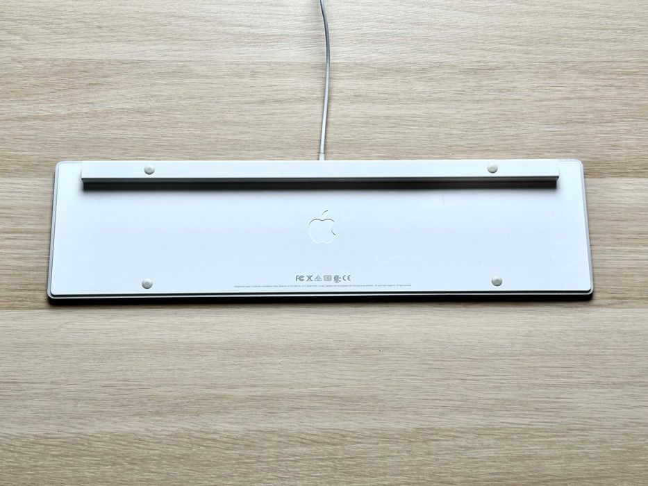 Apple Magic Keyboard A1243 USB – QWERTY – W pełni sprawna