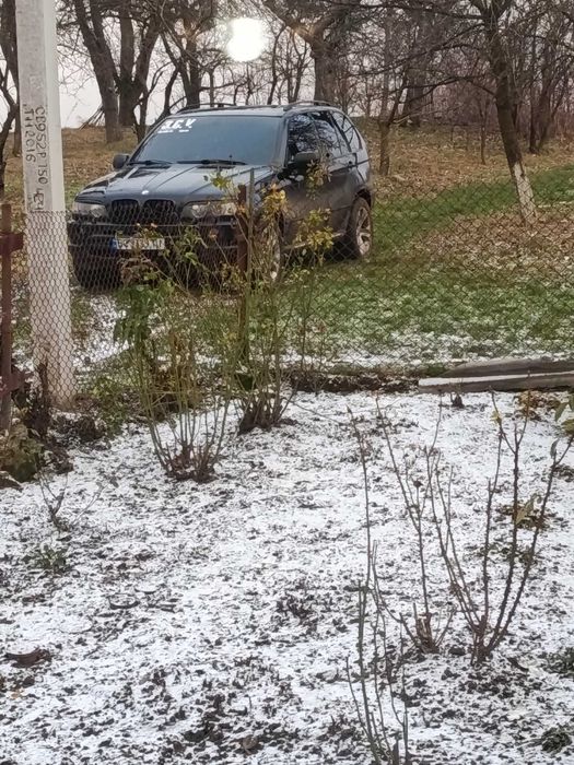 Автомобіль БМВ Х5 е53