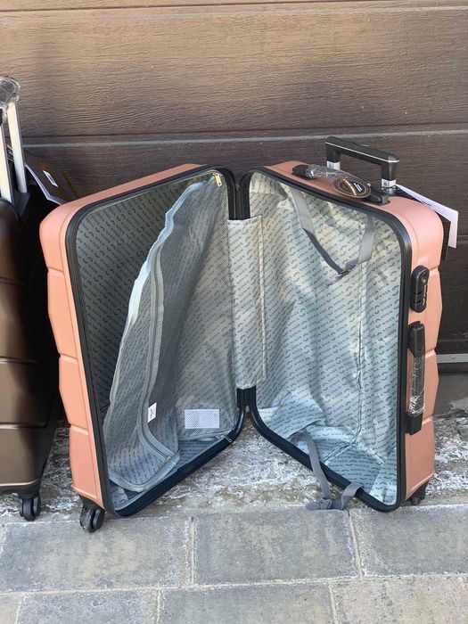 Валіза з пластику на 4 колесах XS S M L Дорожний чемодан СУМКА ПОЛЬША