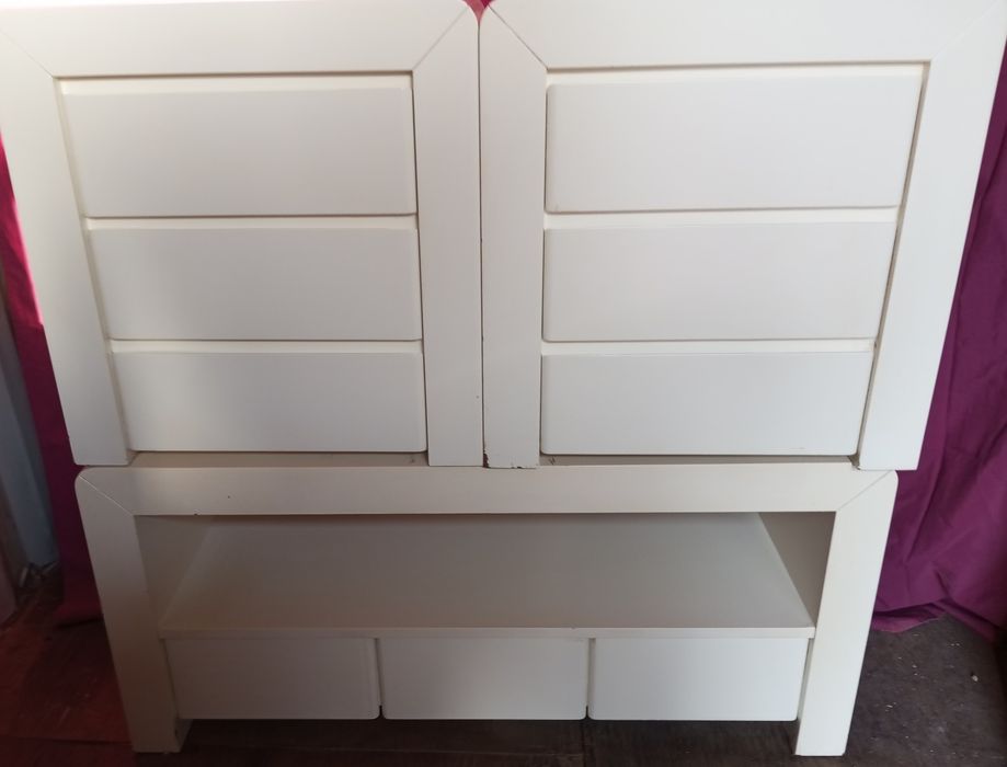 Conjunto de moveis de quarto em madeira lacada branca