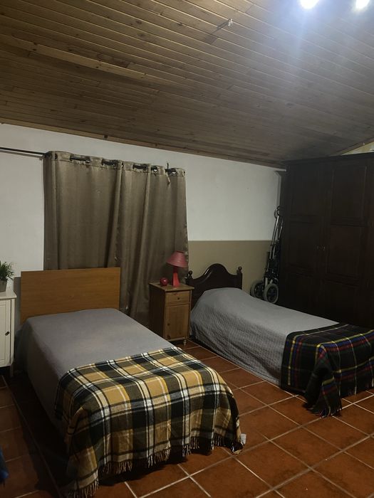 Lar  Residência familiar, bom ambiente. passamos factura.