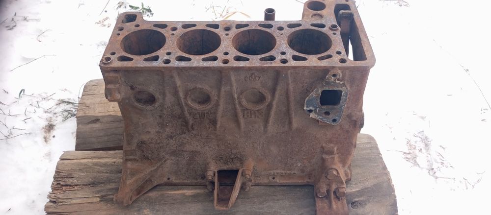 Продам блок циліндрів двигуна ВАЗ 2103 (класика)