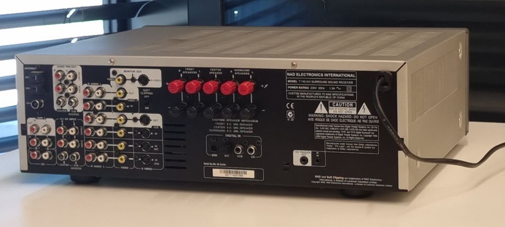 NAD T742 Amplituner
