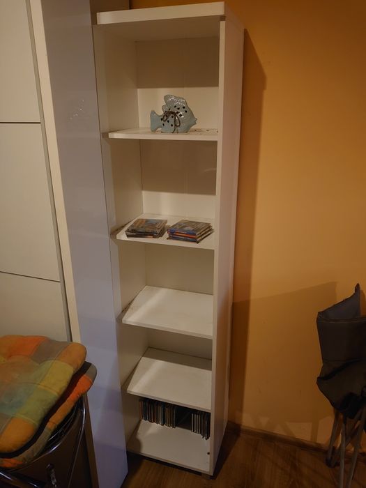 Biały regał słupek 191x45 – Idealny porządek na Twoje książki i kolekc
