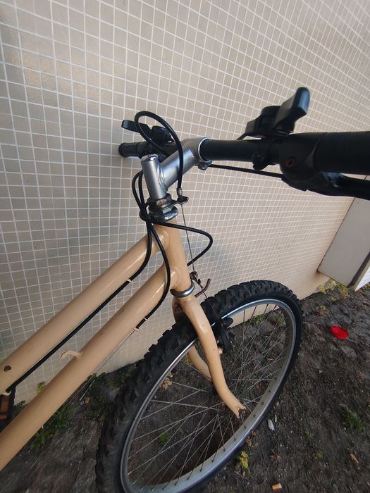 Bicicleta usada a andar bem