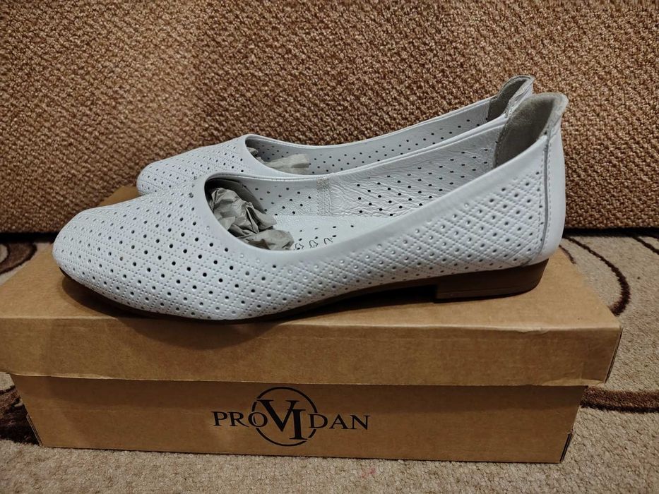 Шкіряні жіночі балетки