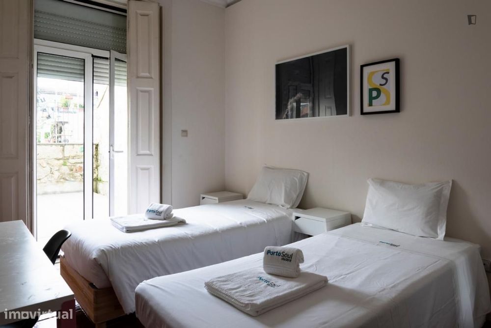 Quarto - localizado em Paranhos Porto