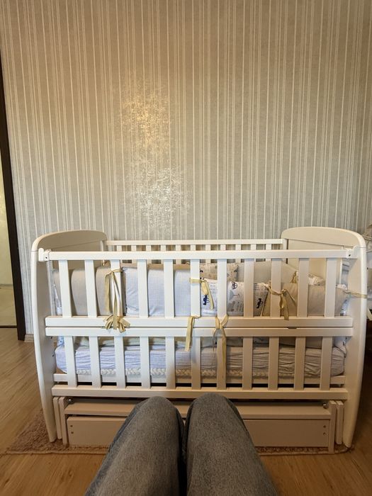 Продам кроватку с матрацом