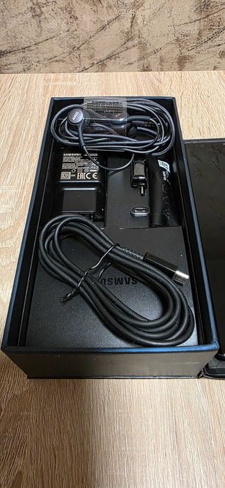 Samsung Galaxy Note 9-pełen komplet od producenta.