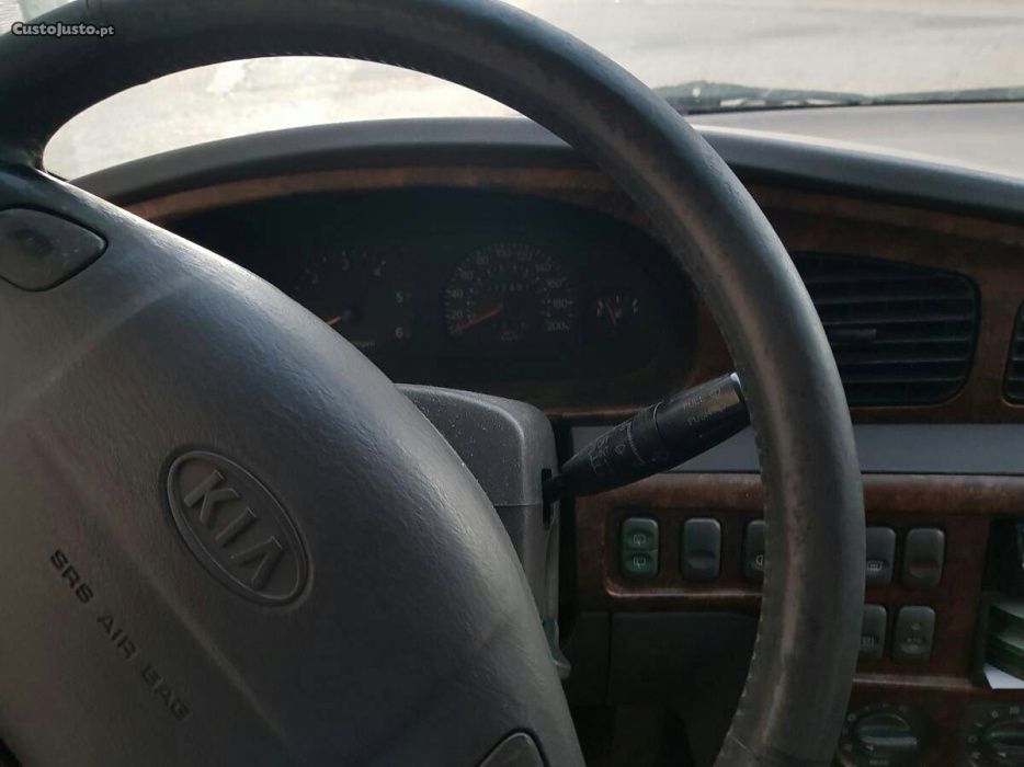 Caixa de velocidades E outras peças de duas KIA CARNAVAL completas