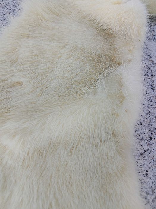 Gola de vison branco