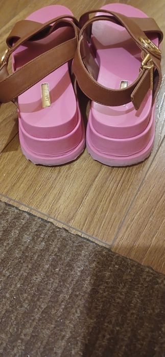 Босоніж  жіночі...