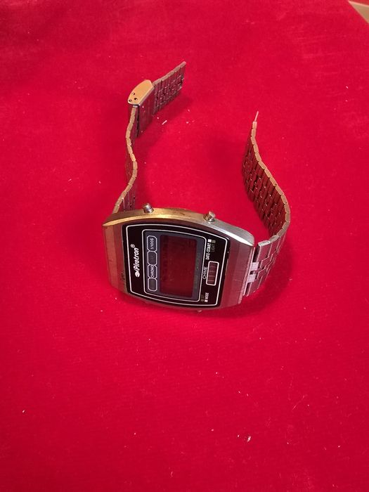 Zegarek elektroniczny Piratron bardzo cieniki