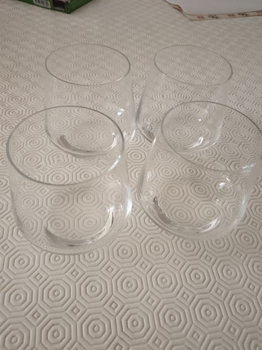 Jogo de copos de cerveja e taças