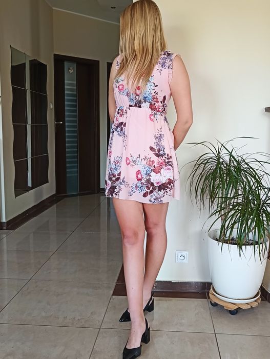 Sukienka mini S w kwiaty na podszewce