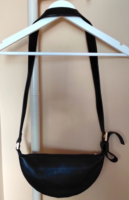 ,,AllSaints" Half Moon__Skórzana czarna torebka łaty z UK