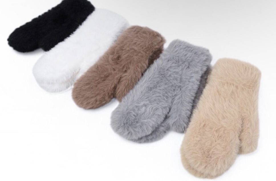 Теплі жіночі варіжки