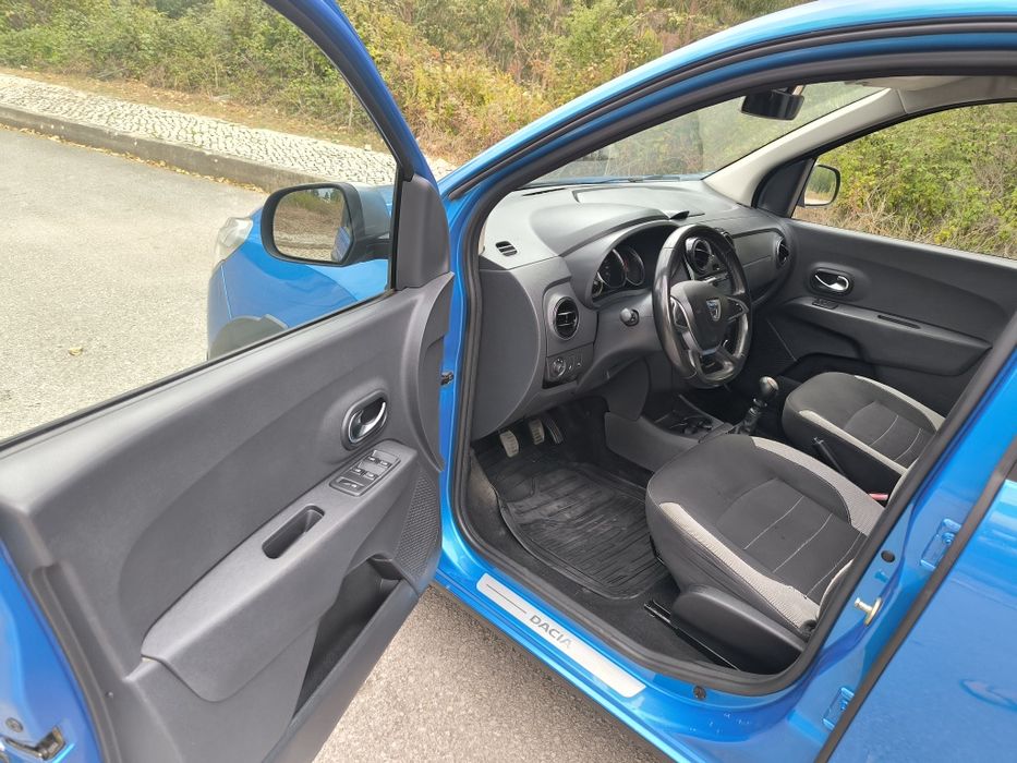 Dacia Lodgy 1.5 Blue dCi Stepway 7L - Nova e Revisada