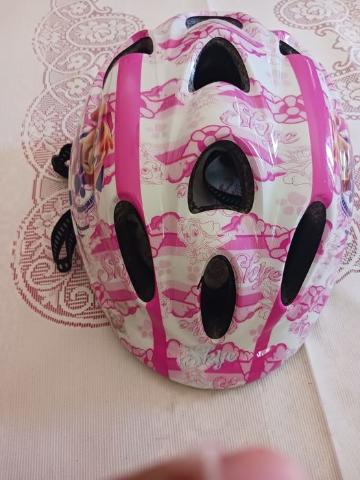 Capacete menina para andar de bicicleta ou trótinete com pouco uso