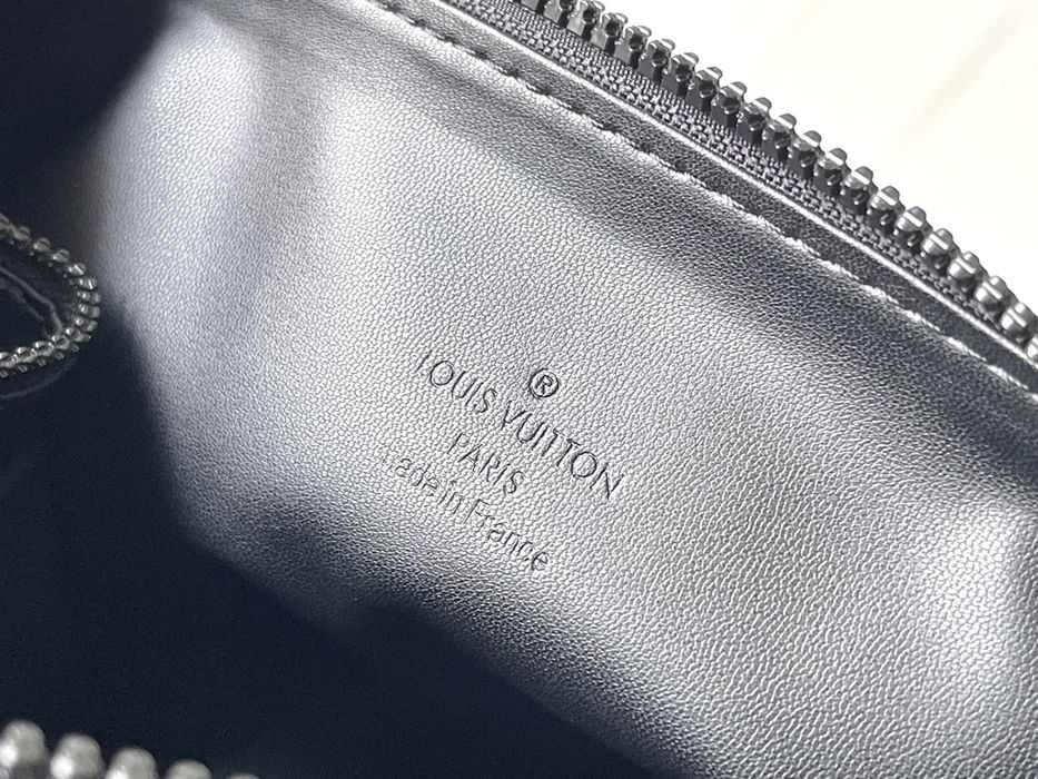 Жіноча сумка LOUIS VUITTON Coussin з ланцюжком